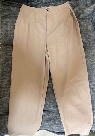Pantalón vestir beige talla M