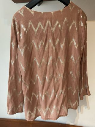 Blusa marrón y dorada con estampado zig-zag