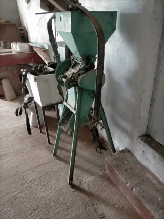 Molino y desgranadora de maíz