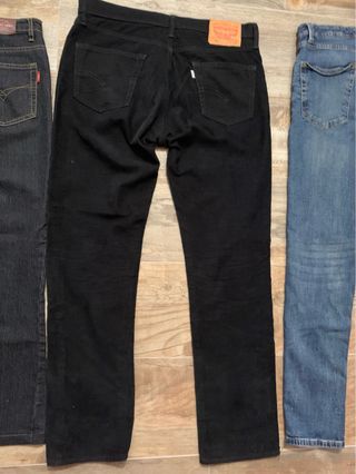 3 pantalones hombre T.44 Levi’s pana y vaqueros