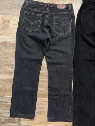 3 pantalones hombre T.44 Levi’s pana y vaqueros