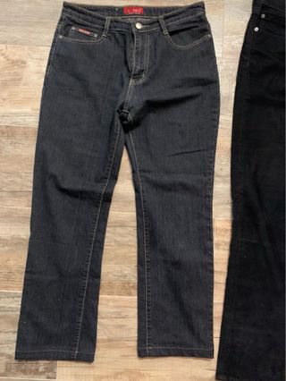 3 pantalones hombre T.44 Levi’s pana y vaqueros