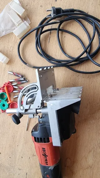 Ensambladora de agujeros Mafell