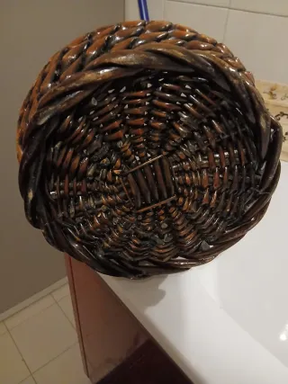 Cesto in vimini intrecciato