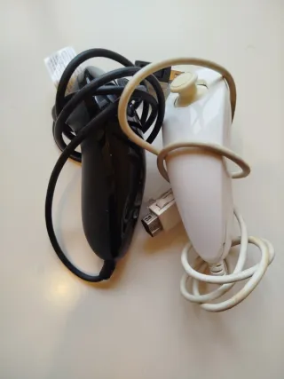 Lote 2 Nunchuk Nintendo Wii Negro y Blanco