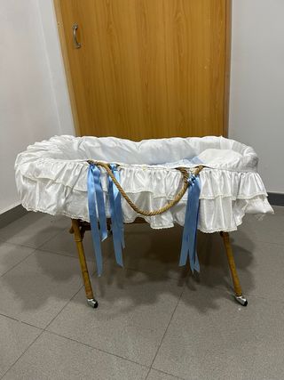 Capazo Cuna Mimbre con Ruedas