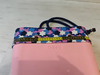 O bag mini rosa con estampado floral