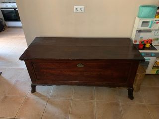 Arcón de madera antiguo