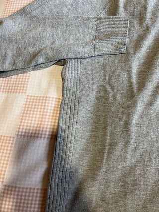 Camiseta Zara cuello alto gris fina