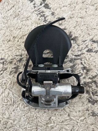 Pedales de bicicleta con correas