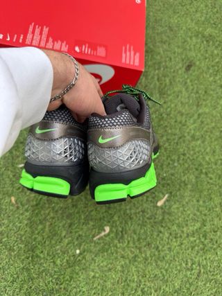 Nike Zoom Vomero 5 SE Talla 43