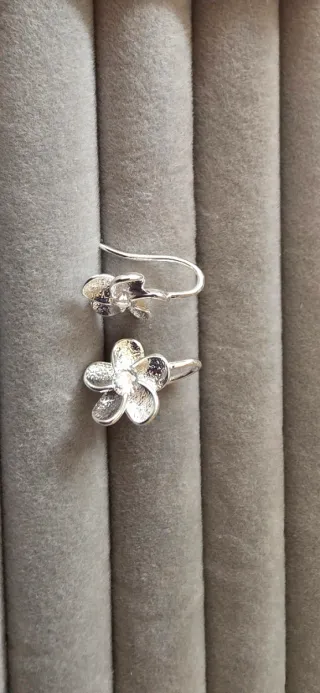 Pendientes de plata con flor y circonita