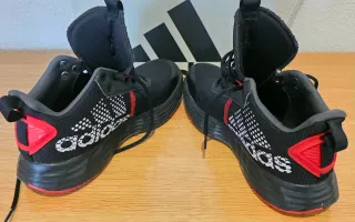 Zapatillas Adidas Talla 40 Negras y Rojas