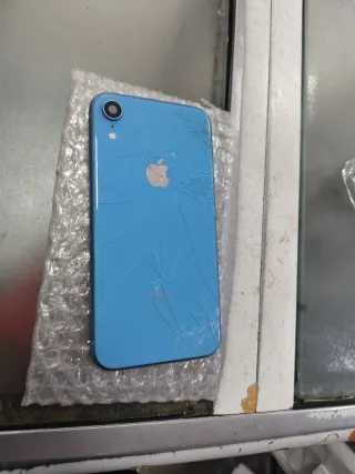 iPhone XR Arancione con custodia iPhone 17 PROmax