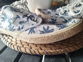 Zapatillas de lona con estampado tropical