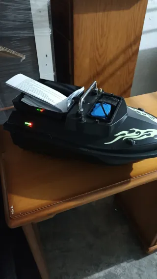 Barco de cebo para pesca