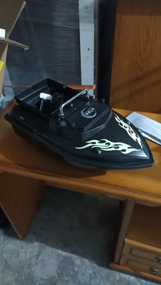 Barco de cebo para pesca