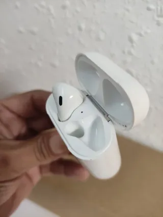 Estuche de carga 2a generación + 1 Airpod.