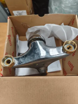 Grifo de bañera Teka dorado y plateado