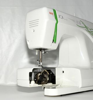 MAQUINA DE COSER ALFA 620
