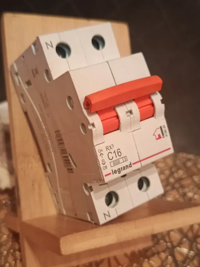 Interruptor magnetotérmico Legrand RX3 C16
