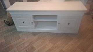 Mueble bajo de salón de madera