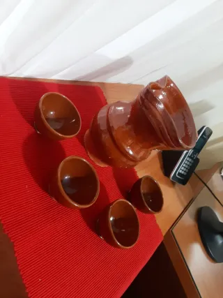 Juego de jarra y vasos caramelo