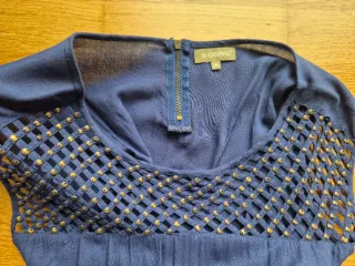 Vestido corto azul con detalles