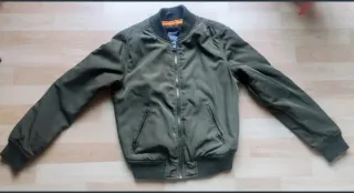 Chaqueta Bomber Bershka + 2 Suéteres Verde