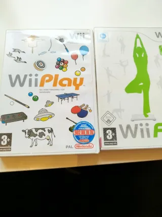 Pacchetto 2 Giochi Wii: Wii Play e Wii Fit