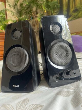 Altavoces Trust negros