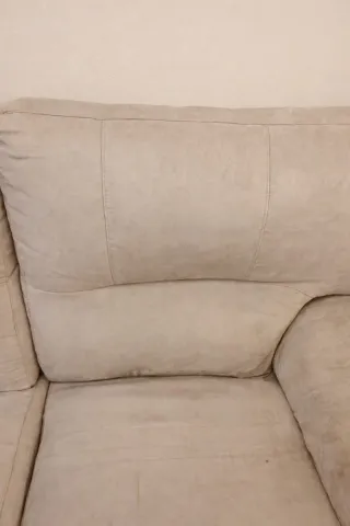 SOFÁ -3 plazas- muy comodo - tela muy suave– beige