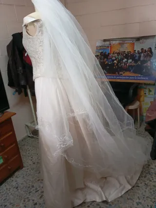 Vestido de Novia blanco roto talla 42