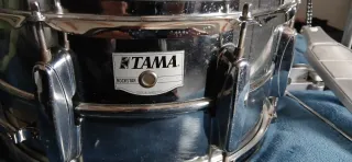 Caja Tama Rockstar y pedal bombo