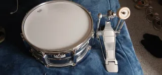 Caja Tama Rockstar y pedal bombo