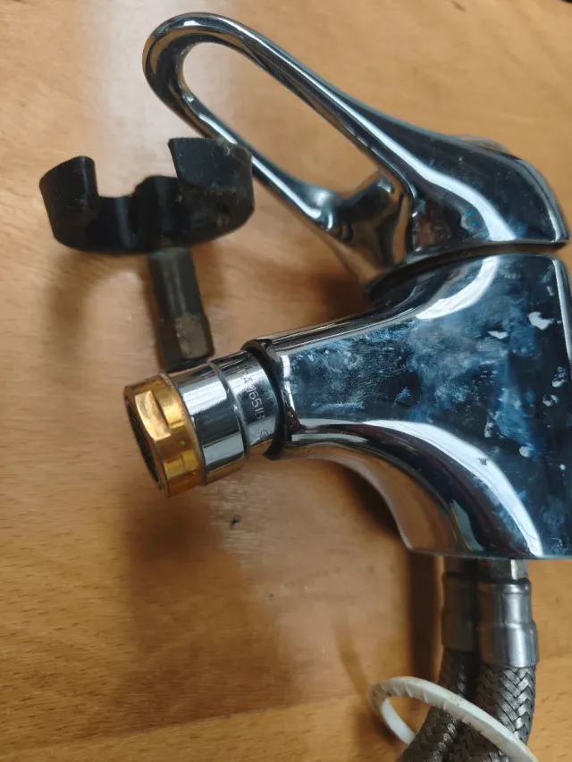 Rubinetto monocomando con tubi inclusi