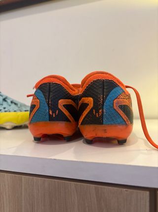 Botas de fútbol para césped artificial