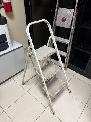Escalera metálica plegable 3 peldaños