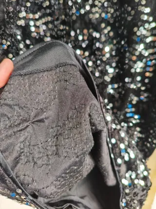 Vestido negro de lentejuelas de noche