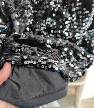 Vestido negro de lentejuelas de noche