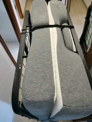 Cama Plegable Gris y Blanca