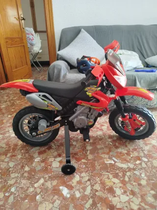 Moto eléctrica infantil para pasear .