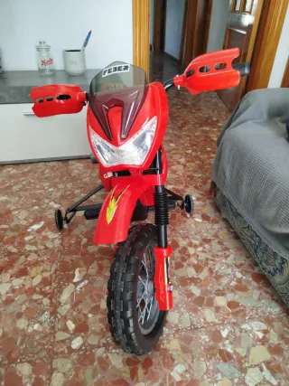 Moto eléctrica infantil para pasear .