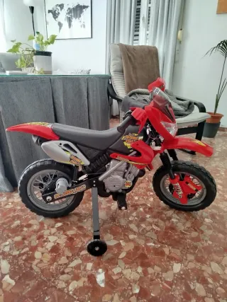 Moto eléctrica infantil para pasear .