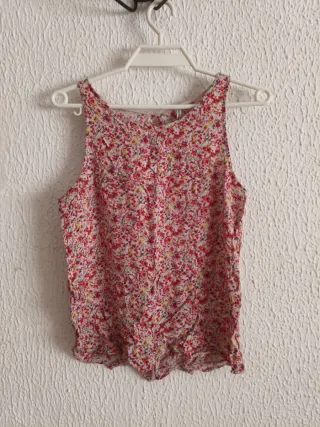 Camiseta floral sin mangas
