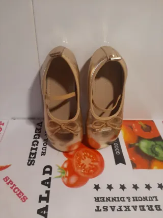 Manoletinas niña doradas número 34 solo una puesta