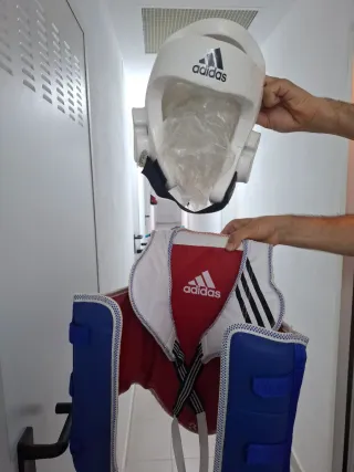 Protecciones Taekwondo Adidas Casco y Peto