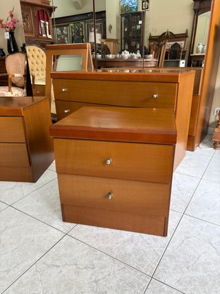 Armario con cómoda y 2 mesitas