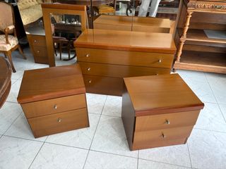 Armario con cómoda y 2 mesitas