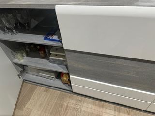 Mueble de salón moderno blanco y madera